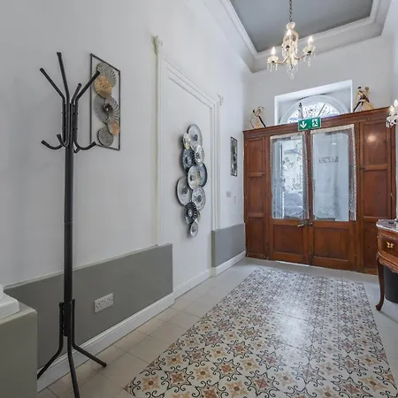 Elegant & Modern House By Sf Homes - Close To The Three Cities And The Airport Hébergement de vacances *