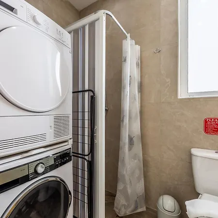 Elegant & Modern House By Sf Homes - Close To The Three Cities And The Airport