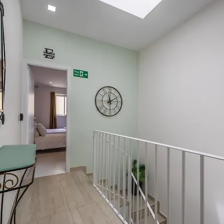 Hébergement de vacances Elegant & Modern House By Sf Homes - Close To The Three Cities And The Airport *