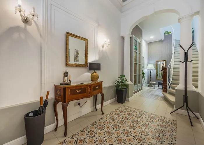 Elegant & Modern House By Sf Homes - Close To The Three Cities And The Airport *