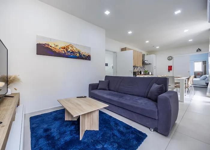 Elegant & Modern House By Sf Homes - Close To The Three Cities And The Airport Holiday home *