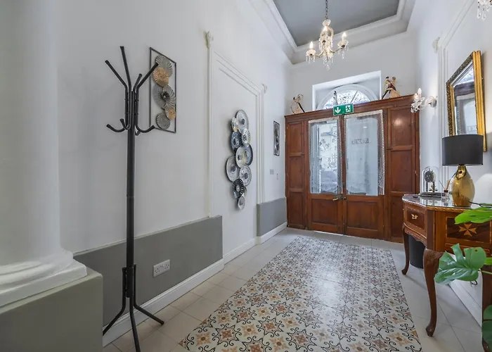 Elegant & Modern House By Sf Homes - Close To The Three Cities And The Airport Holiday home *