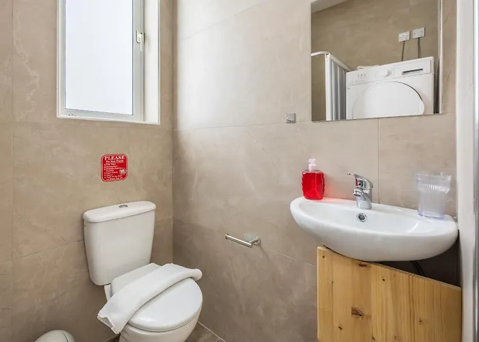 Elegant & Modern House By Sf Homes - Close To The Three Cities And The Airport *