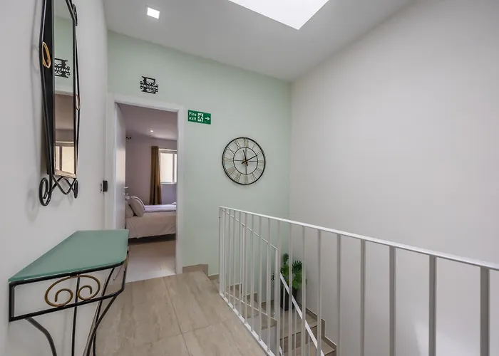 Holiday home Elegant & Modern House By Sf Homes - Close To The Three Cities And The Airport *