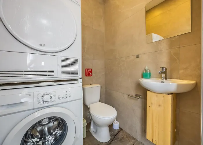 Elegant & Modern House By Sf Homes - Close To The Three Cities And The Airport *