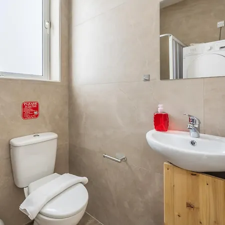 Elegant & Modern House By Sf Homes - Close To The Three Cities And The Airport *