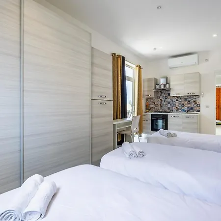 Elegant & Modern House By Sf Homes - Close To The Three Cities And The Airport