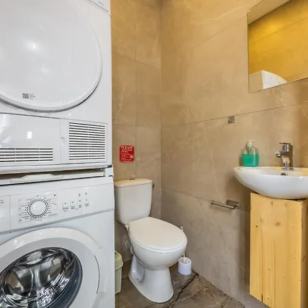 Elegant & Modern House By Sf Homes - Close To The Three Cities And The Airport *